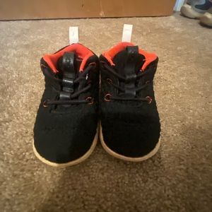 Boys Nike tennis shoes size 6C